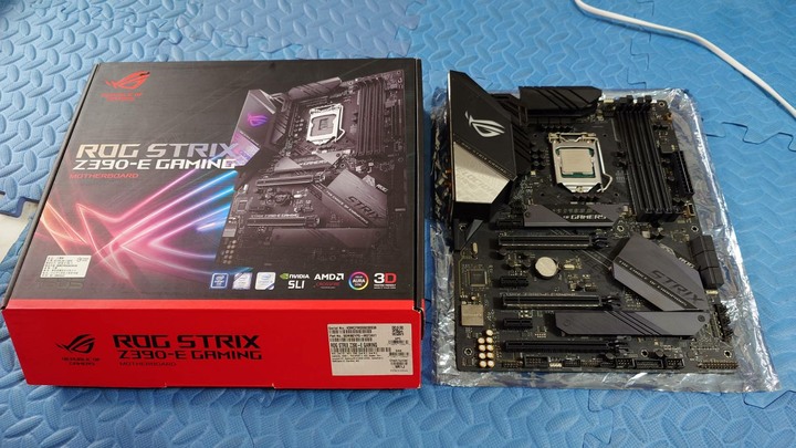頂級很新(附W11 序號) 華碩 ASUS ROG Z390-E Gameing WI-FI 主機板盒裝 h370 Z370 B360可