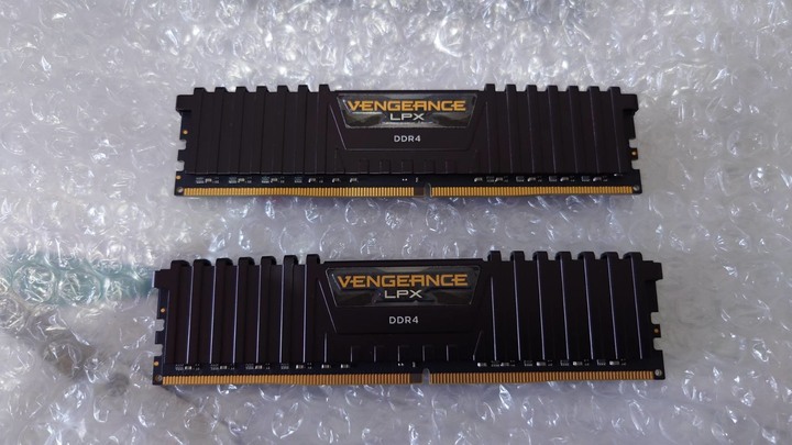 終保CORSAIR 海盜船 LPX DDR4 32G 3600(16G*2) C18超頻記憶體 美光 金士頓可參考