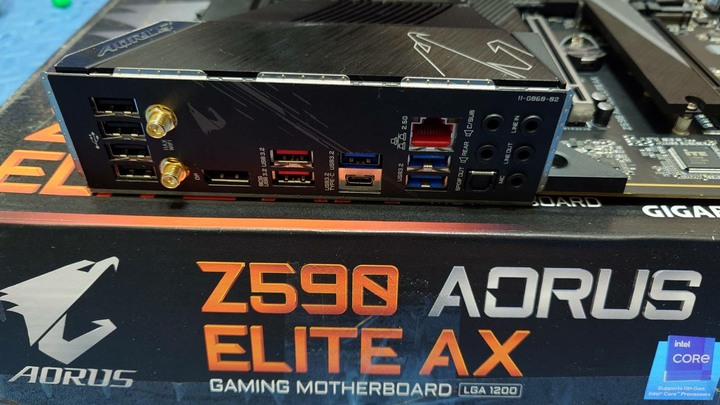 保內 近全新 (附W11序號)技嘉 Z590 AORUS ELITE AX主機板盒裝z490 b560 b460可