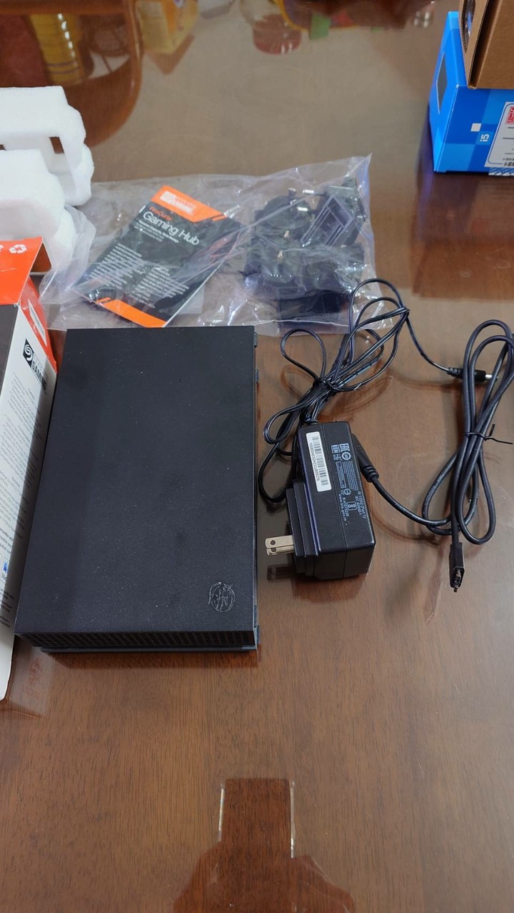 很新Seagate 希捷 FireCuda Gaming Hub 8TB 霓彩極光超大容量外接 硬碟 HDD