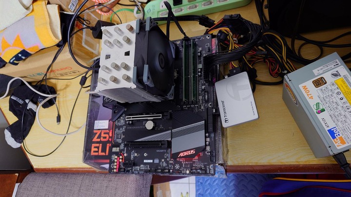 保內 近全新 (附W11序號)技嘉 Z590 AORUS ELITE AX主機板盒裝z490 b560 b460可