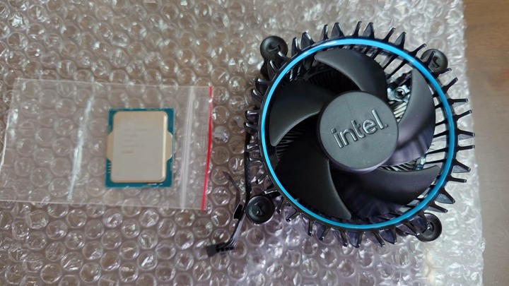 保2028超新 無 盒裝 i3-12100 up to 4.3G 13100 14100可 參考