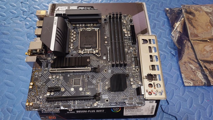 很新 MSI微星PRO B660M-A WIFI D4 無盒裝H670 B660 b760 Z690可