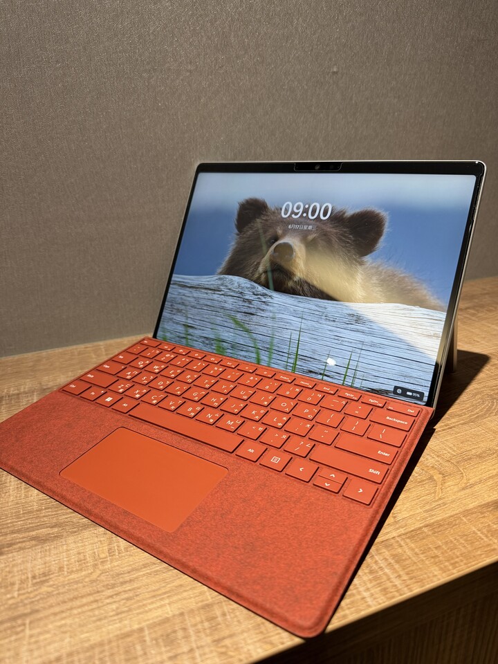 Surface Pro 11 X1P 16G 256G 近全新 無傷