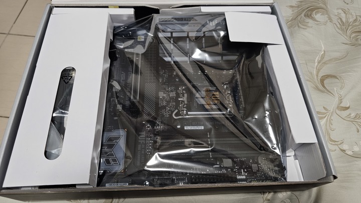 全新ASUS TUF GAMING Z790-PLUS WIFI DDR5