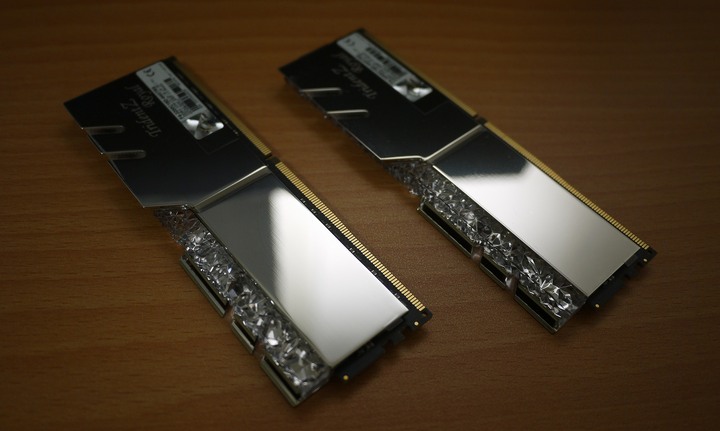 G.SKILL 芝奇 皇家戟 RGB DDR4-3200 雙通道組 CL16-18-18-38 1.35V 64GB ( 32GB x 2 )    旗艦級 Trident Z Royal 皇家戟  