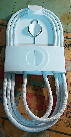 Apple原廠USB-C充電線+取卡針