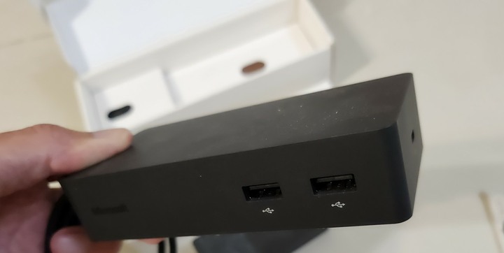 Surface Dock 1（型號 1661）磁吸式擴充基座