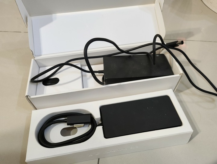 Surface Dock 1（型號 1661）磁吸式擴充基座