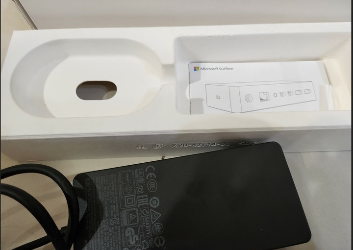 Surface Dock 1（型號 1661）磁吸式擴充基座