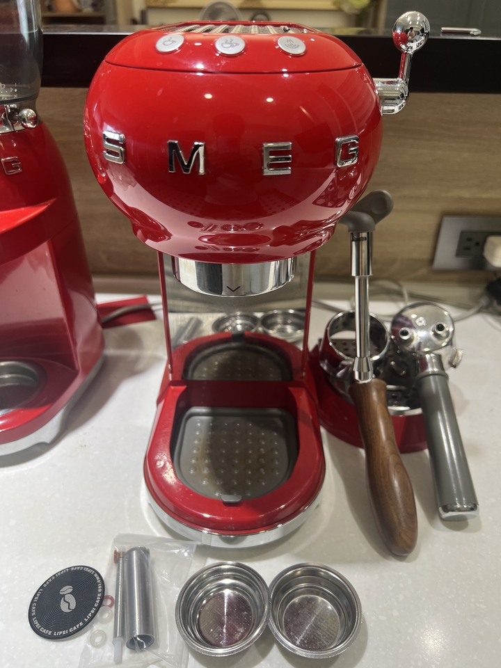 SMEG ECF01義式半自動咖啡機