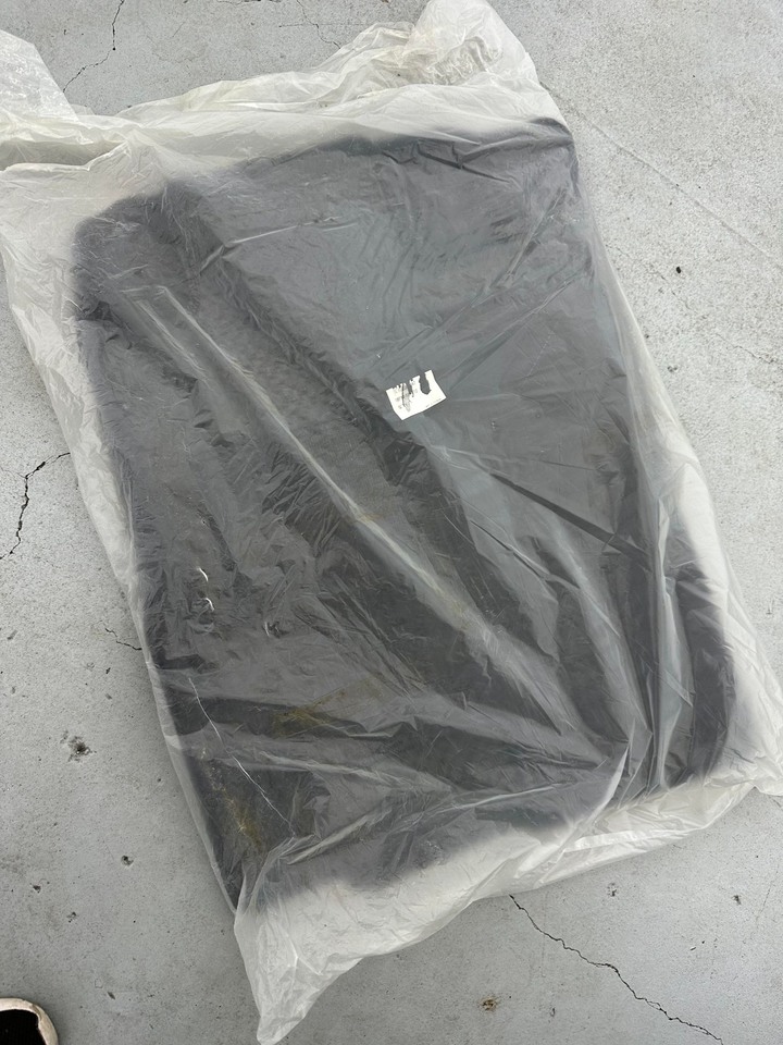 原廠 PREVIA後行李箱蓋板 原廠CRV 腳踏墊 原廠 YARIS 腳踏墊 原廠 YARIS 排檔頭 原廠 GOLF POLO 頭枕 地毯 霧燈