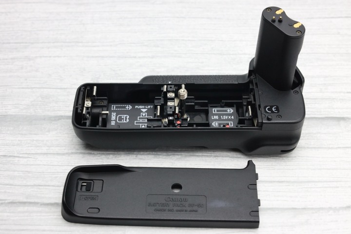 【出售】文青必備中階底片機！Canon EOS 50 + BP-50 垂直把手組合｜雙轉盤好操作全功能正常｜