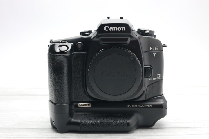 【出售】經典眼控底片機！Canon EOS 7 + BP-300 垂直把手組合｜眼控精準功能正常｜防潮箱個人收藏｜