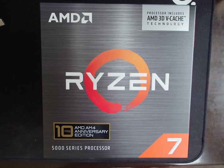 AMD Ryzen 7 5800X3D 10 周年紀念版