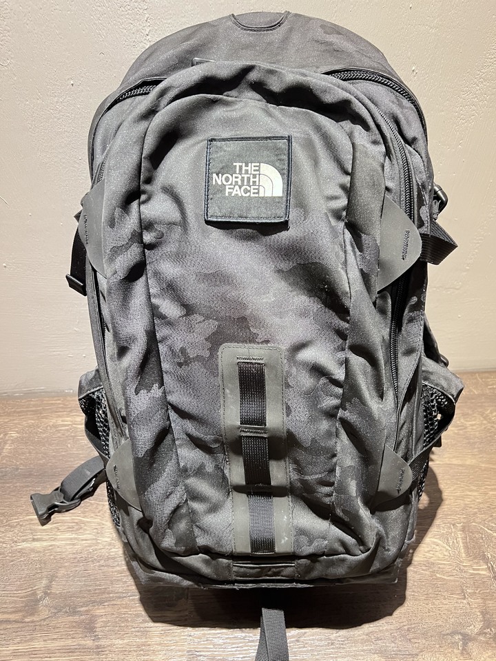 The north face 黑迷彩 登山後背包、HOT SHOT 30L