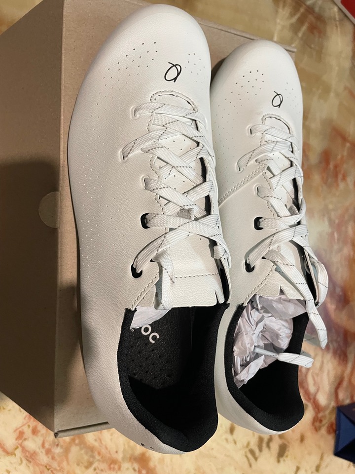 QUOC Escape Road Lace 白 EU44