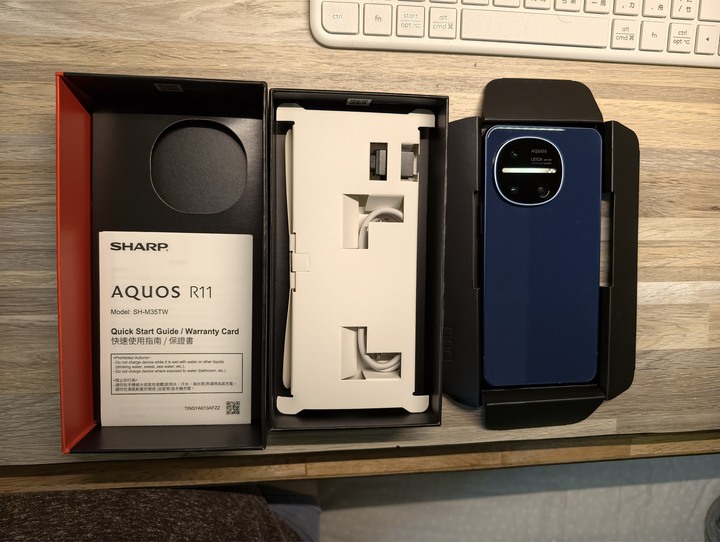 sharp aquos r11(12G/256G)藍色