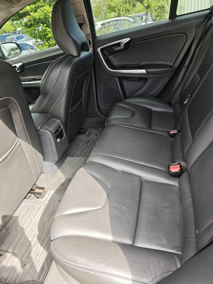 自售 : Volvo V60 D4 豪華版 2016 年式