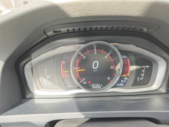 自售 : Volvo V60 D4 豪華版 2016 年式