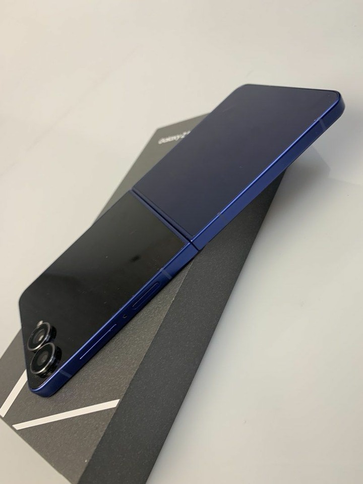 Samsung Z Flip7 512GB 很新無傷 盒裝配件齊歡迎面交