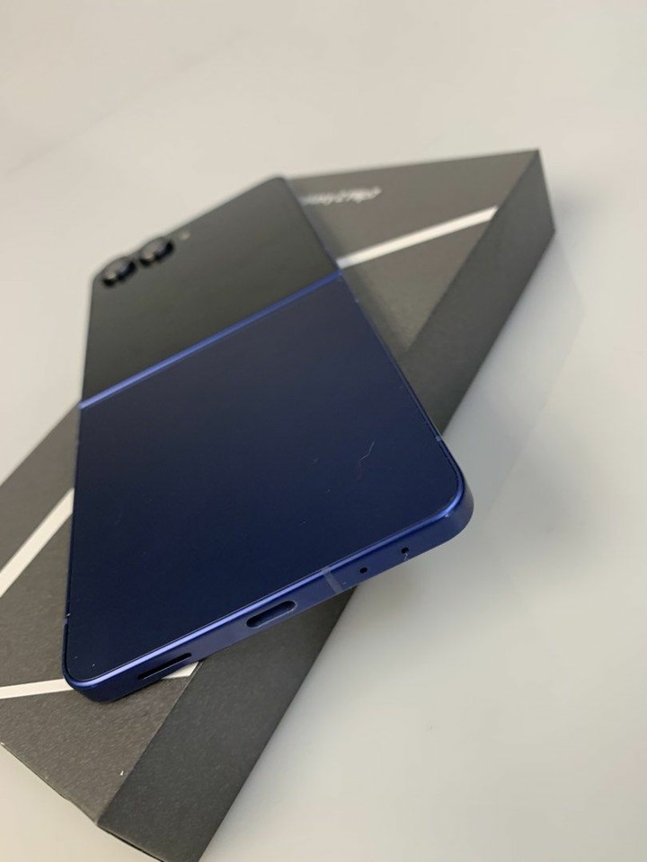 Samsung Z Flip7 512GB 很新無傷 盒裝配件齊歡迎面交