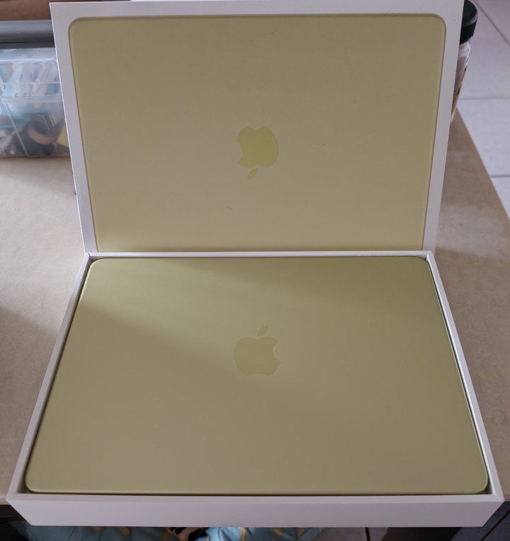 MacBook Neo 13 A18 Pro 8GB 記憶體 512GB SSD 青橘黃色