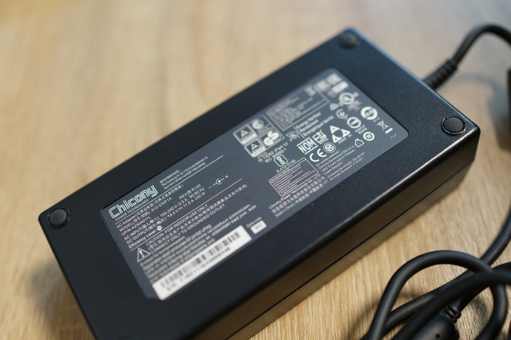 Chicony 群光 230W A12-230P1A 筆電變壓器