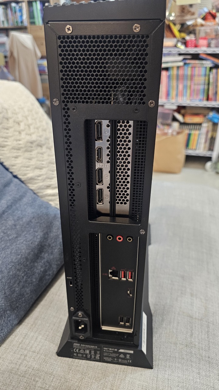 海神三叉戢! 微星MSI Trident AS 14 i7-14700F RTX4060