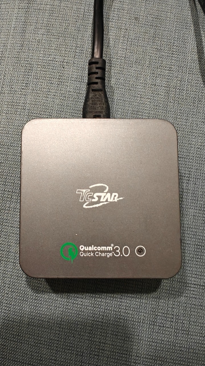 QC30快充電器