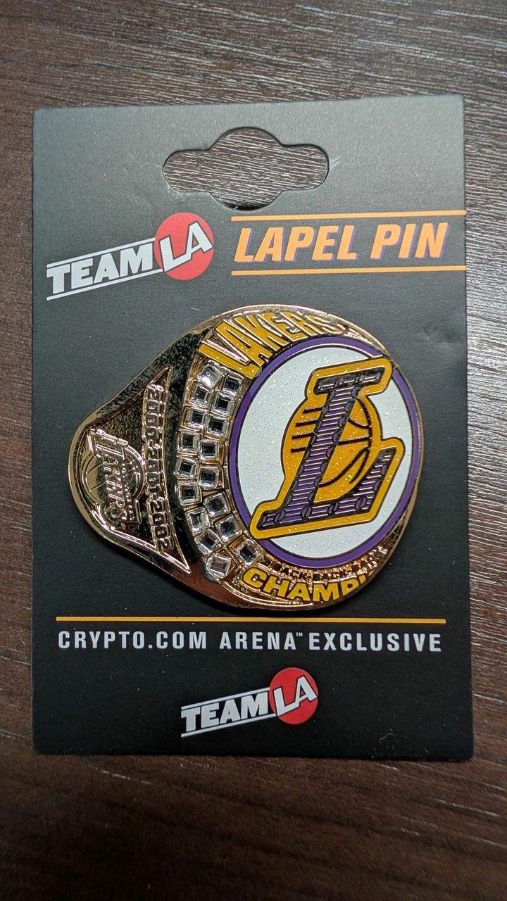 NBA 湖人隊 2000-2002 三連霸 紀念別針 湖人 CRYPTO 主場 限定商品 原價15.99USD
