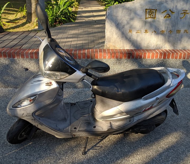 三陽悍將F1，125cc。