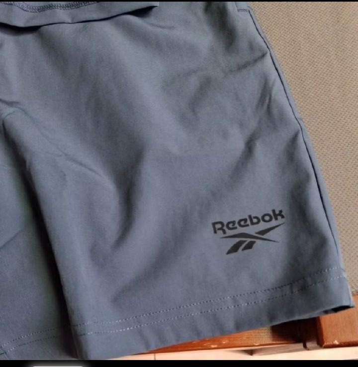 REEBOK特殊材質運動套裝韓國購買