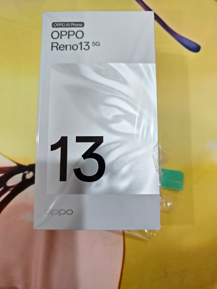 OPPO reno13 白色