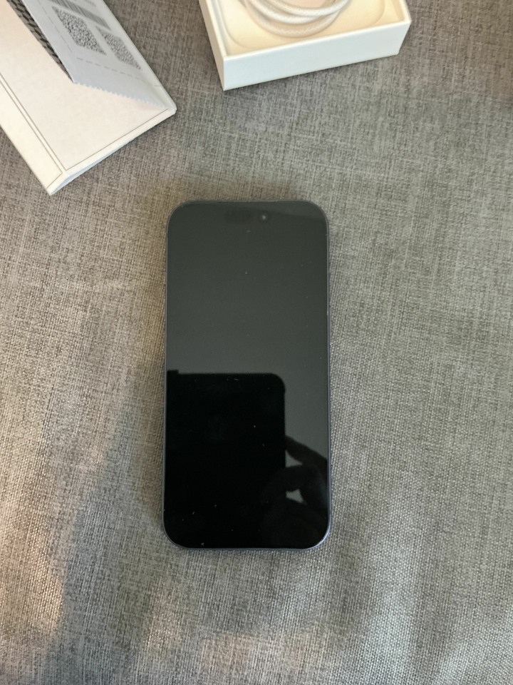 二手保固內iPhone 17 pro 512G 藏藍色(98%新，背板正常)
