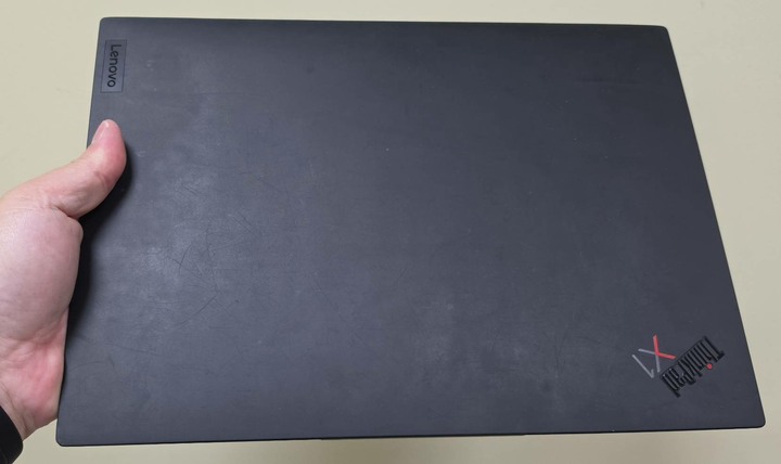 X1 carbon Gen 10 (i5-1240p/全新IPS LCD面板)