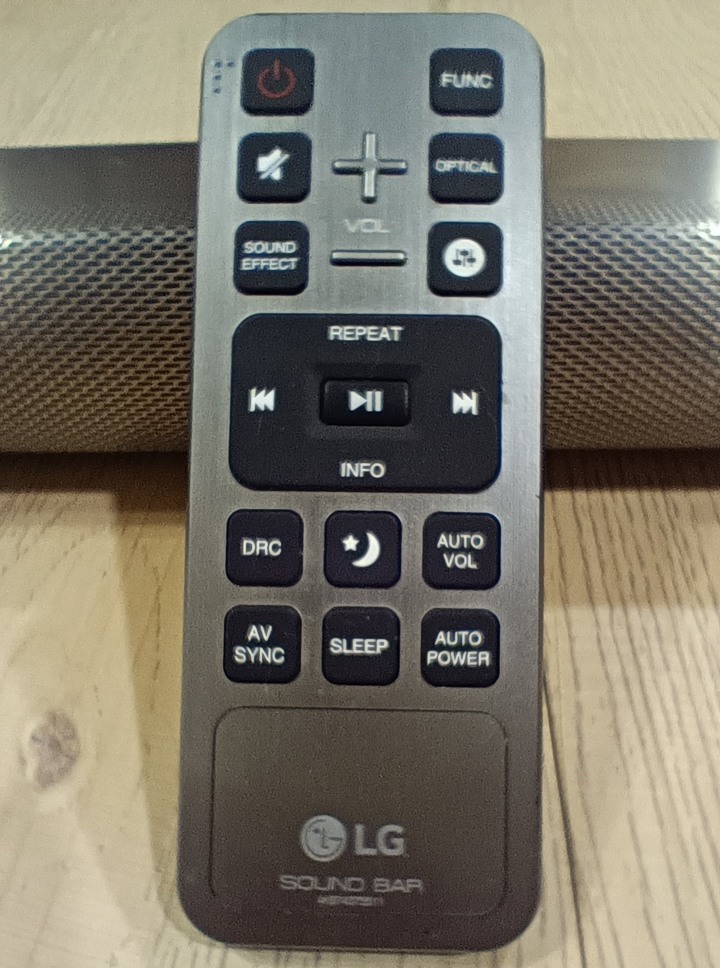 LG LAS750M 智慧聲霸Sound bar - 壁掛式無線4.1聲道音響~內建wifi，支援藍芽，光纖，HDMI，dts，杜比音效 [家庭劇院]