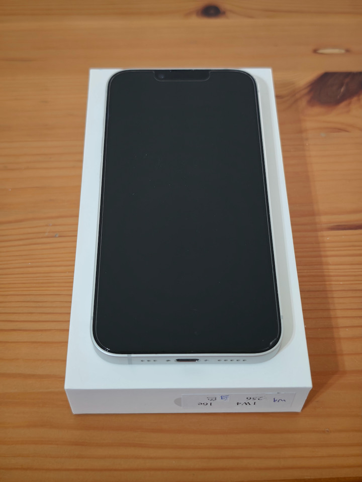 iPhone 16e
