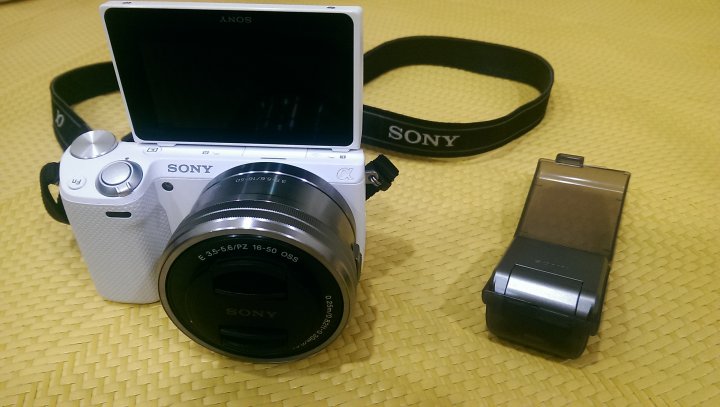 售 SONY NEX5R(白)公司貨+16-50MM(銀色) 保固內，九成新