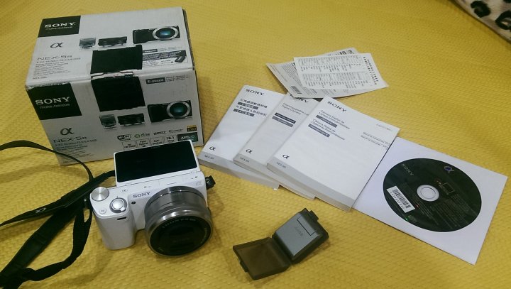 售 SONY NEX5R(白)公司貨+16-50MM(銀色) 保固內，九成新