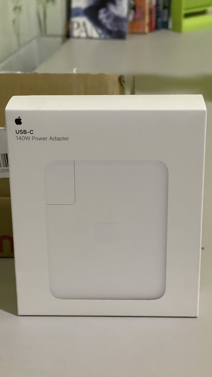 充電頭USB-C 140W Power Adapter