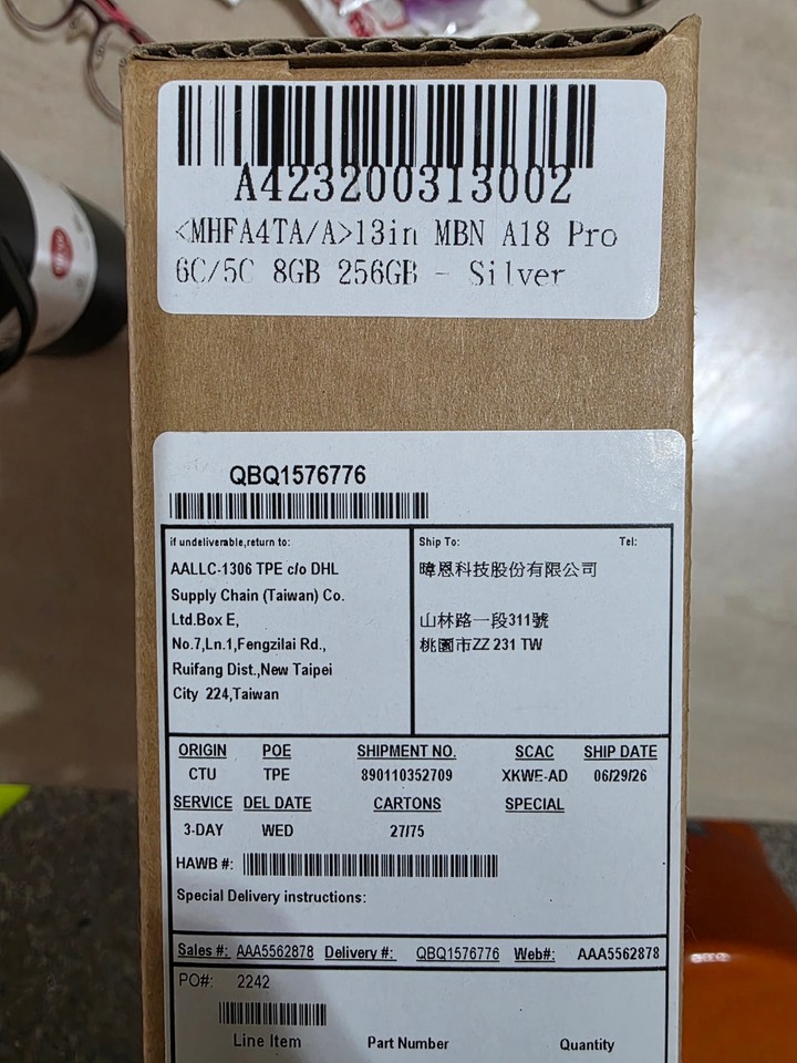 MacBook neo銀色 8+255 全新未拆封