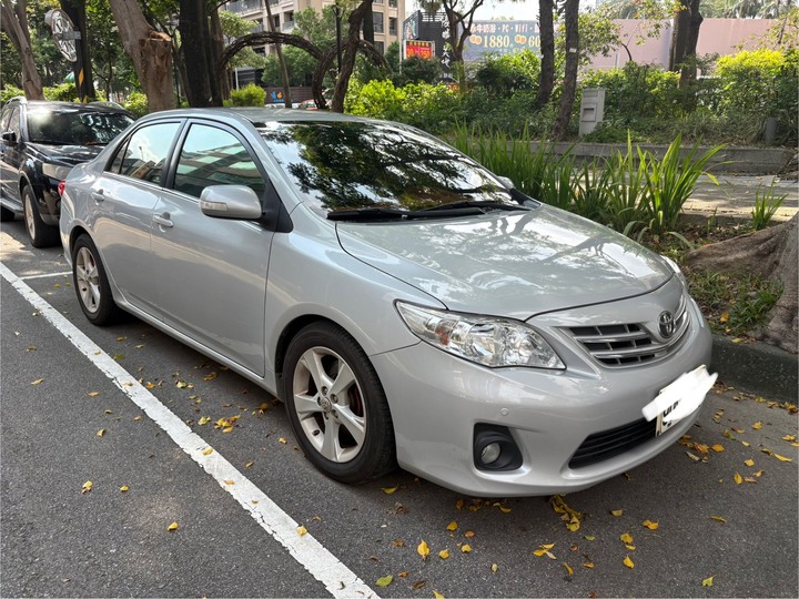 車主自售，豐田 toyota 10.5代 ALTIS 銀色 無菸無泡水
