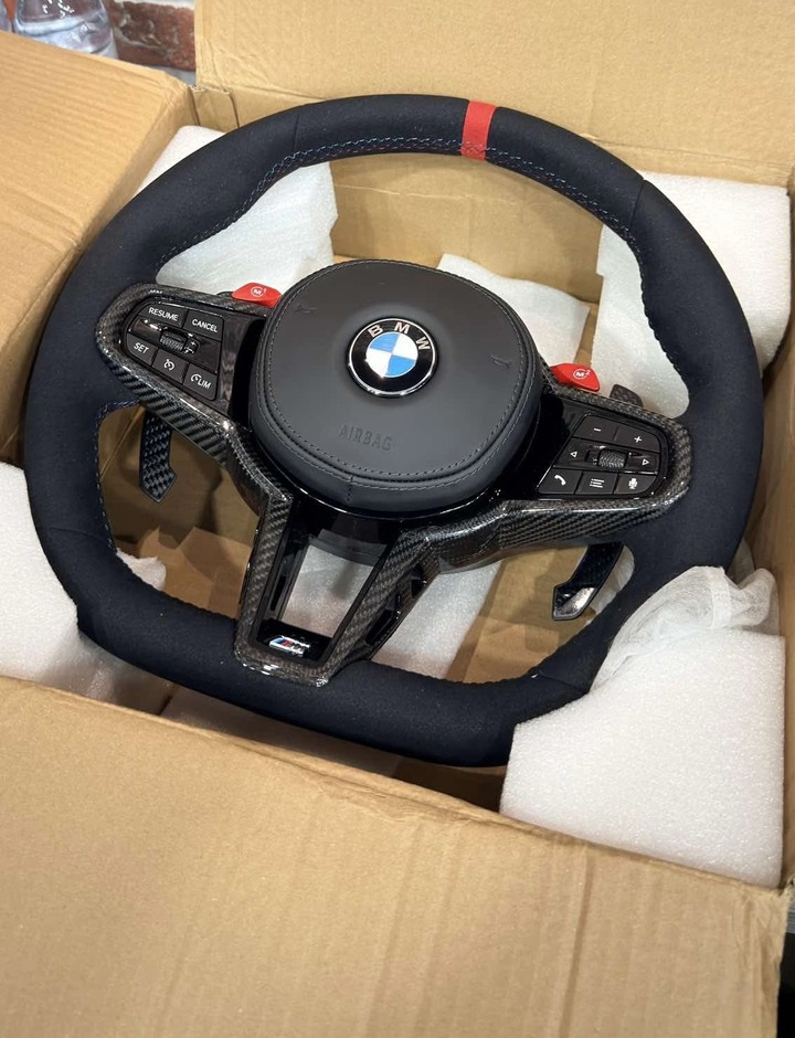 BMW F30 適用 CS Style 方向盤 4.0 平把平底方向盤 (麂皮碳纖維蓋紅定位線)