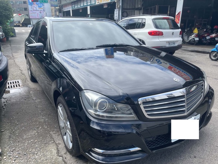 自售 2012 C200 Avantgarde 1.8 汽油 低稅金 總代理