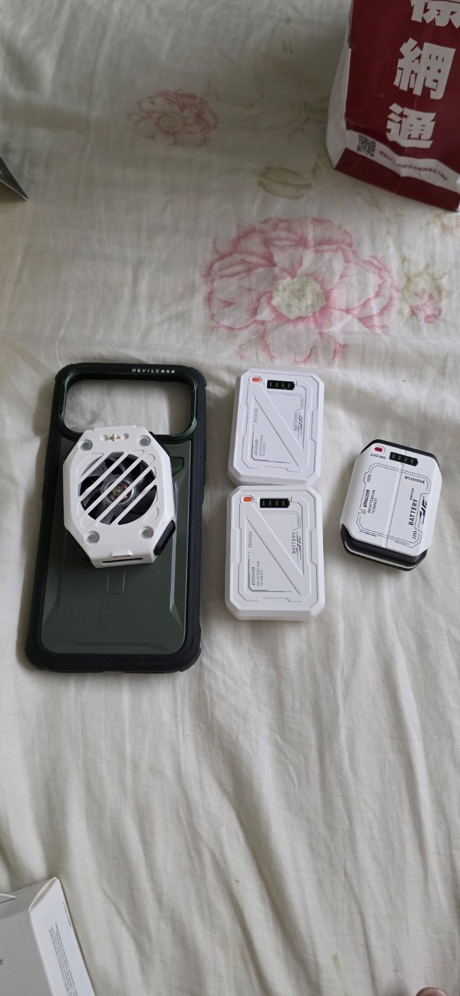 Iphone 17 pro max 256 GB + Airpods pro 3 + 三個殼及風扇