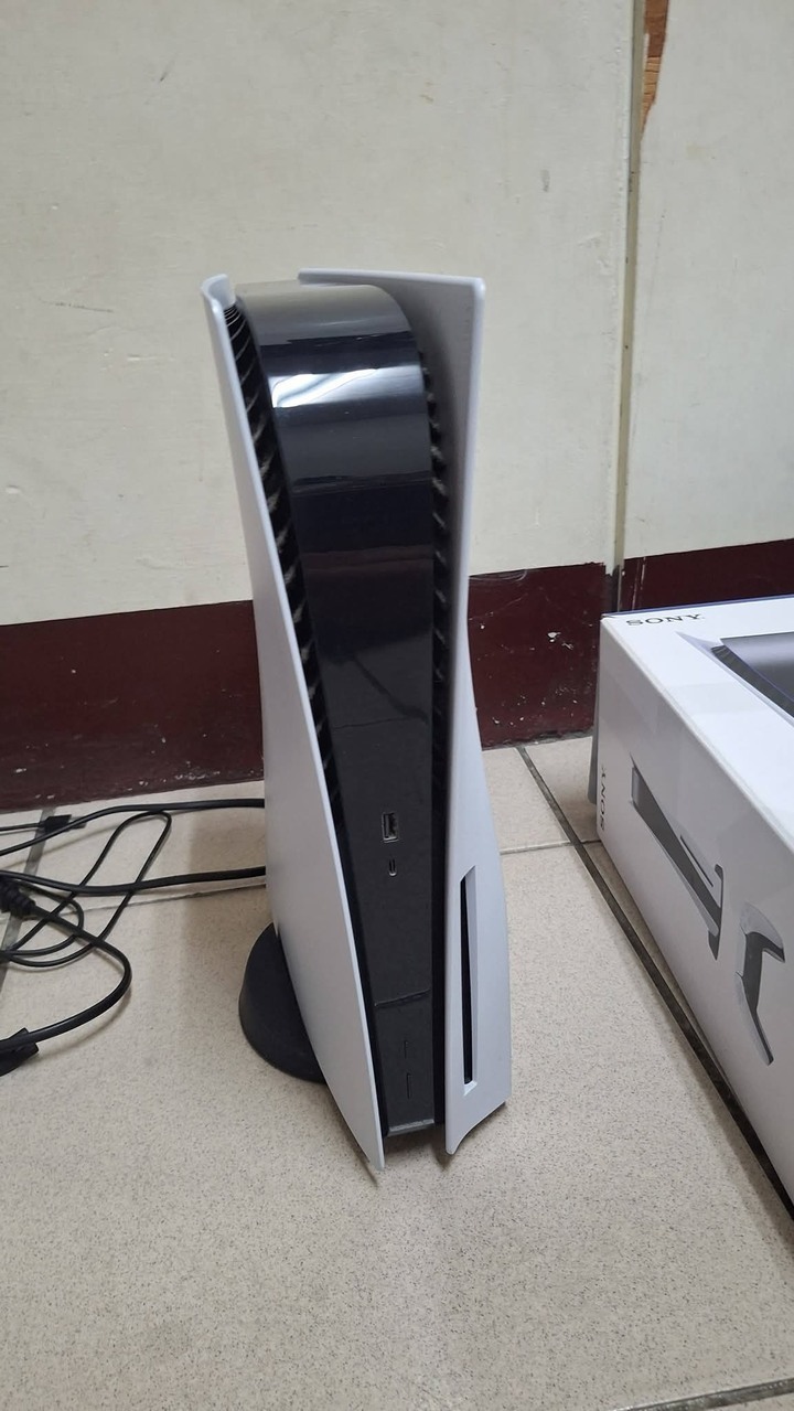 售 PS5光碟版主機 白色手把2支 4片遊戲 CFI-1218A 售3000含運
