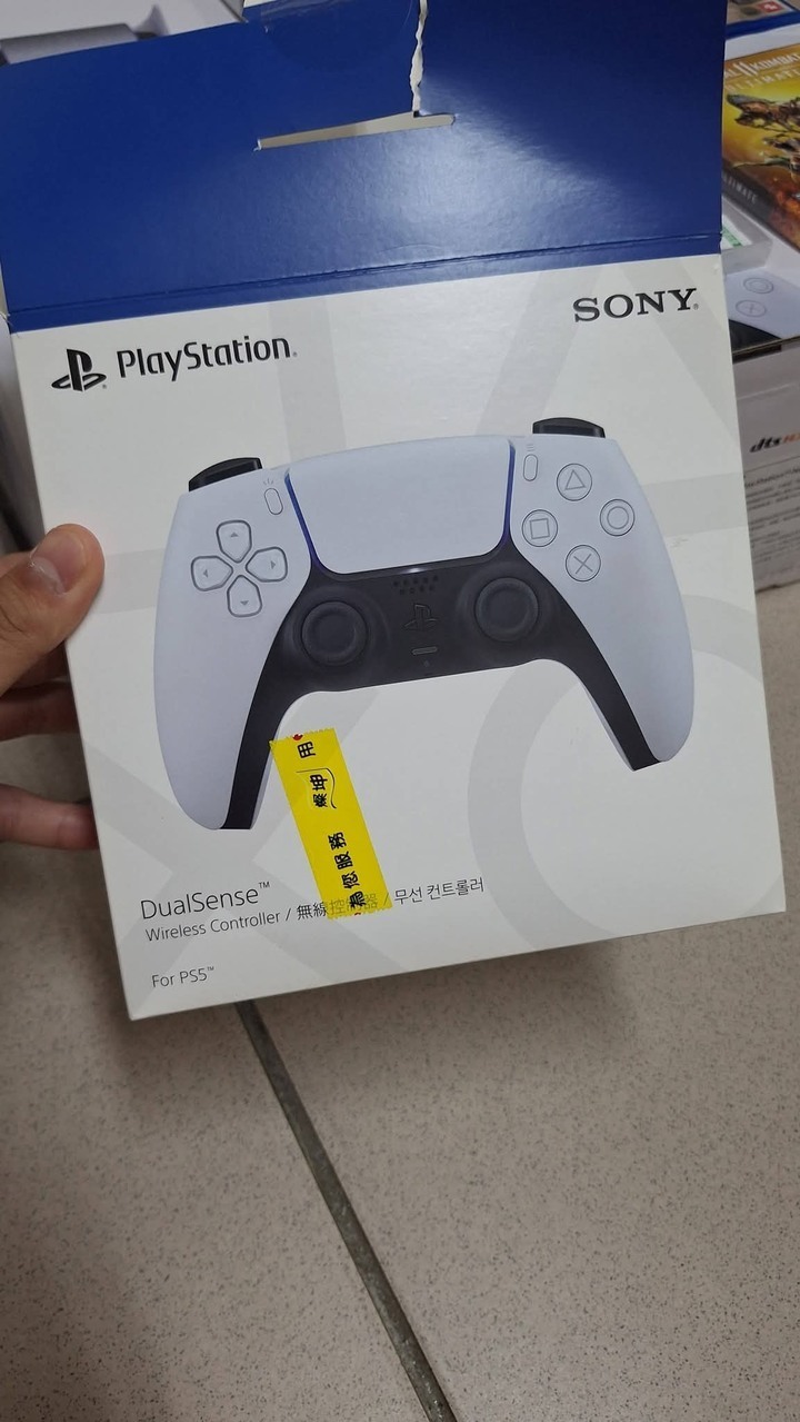 售 PS5光碟版主機 白色手把2支 4片遊戲 CFI-1218A 售3000含運