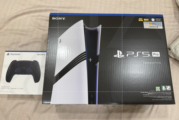 SONY PS5 Pro 主機  配 ps5 黑色手把 共兩隻手把 全新 附26/9/10 發票