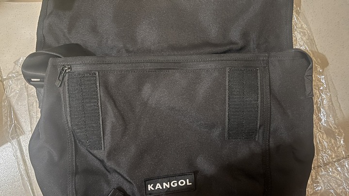 全新kangol側背包，便宜賣。